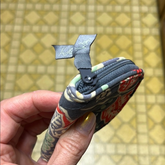 Like new Vera Bradley Gray Ribbon coin/card holder - Picture 7 of 15